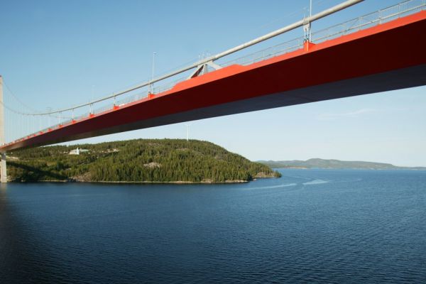 Högakustenbron, Hornöberget och Ångermanälven