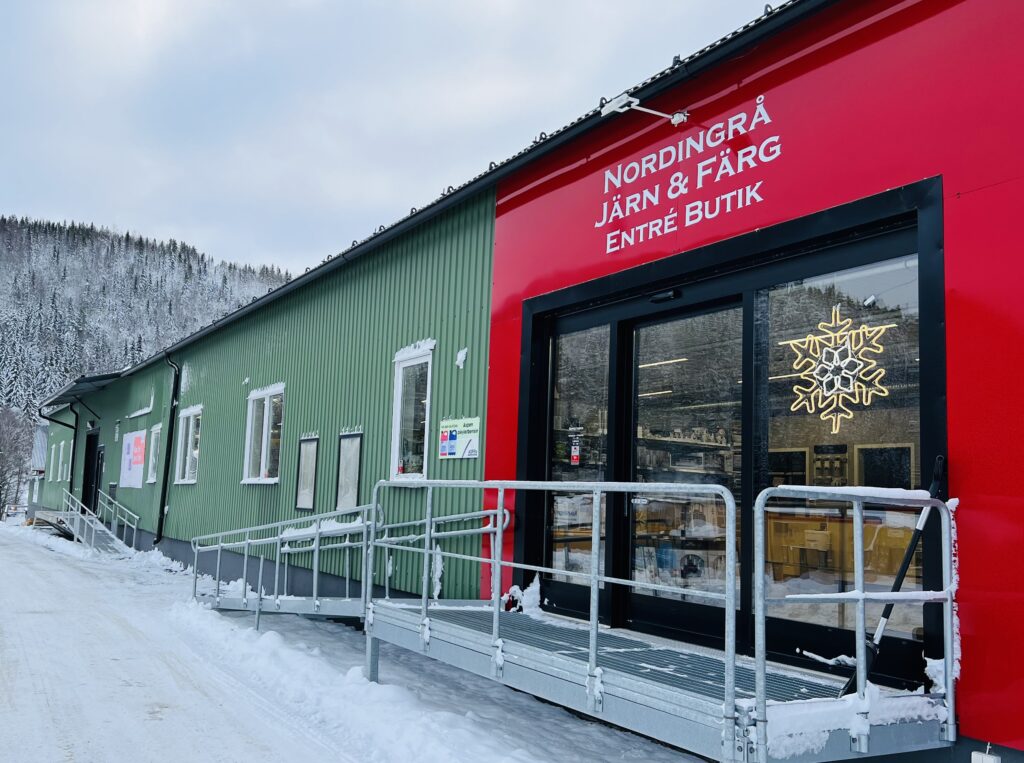 fasaden på Nordingrå Järn & Färg